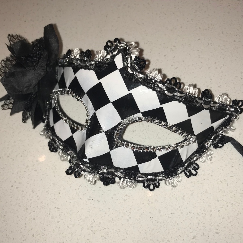 New Black and White Masquerade Mask Halloween